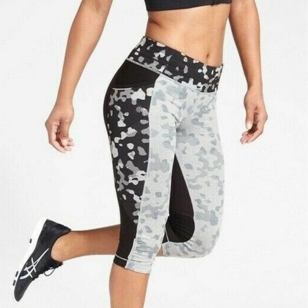 Athleta Leopard print be free knicker Capri